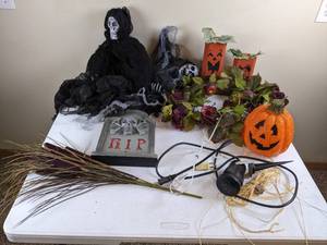 lot 197 image: Collection of Halloween Decor Jack-O-Lantern, Outdoor Lighting, RIP, Etc. 
