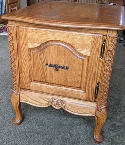 lot 42 image: Beautiful Real Wood End Table