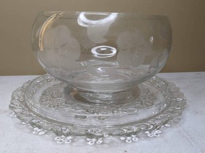 lot 65 image: Clear Glass Etched Floral Bowl and Decorative Plate
