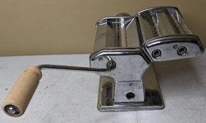 lot 89 image: Tipo Luso Model 150 Pasta Spaghetti Maker Made in Italy
