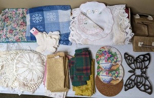 lot 104 image: Placemats, Napkins, Doilies, Table Runners, & More