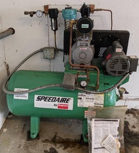lot 2 image: Speedaire 30 Gal. Electric Air Compressor