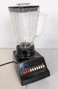 lot 164 image: Osterizer 10 Speed Glass Blender
