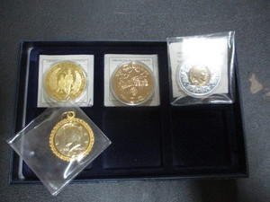 Commemorative Tribute Coins
