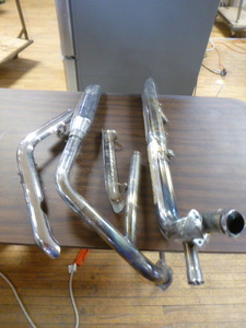 lot 43 image: 1998 Harley Davidson Exhaust Parts