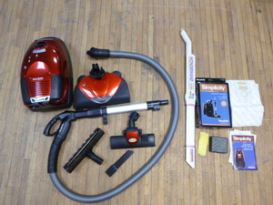 lot 17 image: Simplicity Verve Vacuum Cleaner