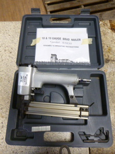 lot 22 image: Tool Shop 18 & 19 Gauge Air Brad Nailer