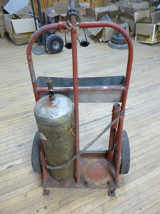 lot 24 image: Acetylene Tank with Cart