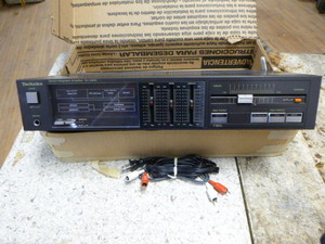 lot 26 image: Technics Amplifier