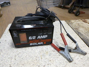 lot 27 image: Solar 62 AMP Battery Charger