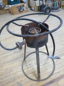 lot 28 image: Propane Cooker Stand