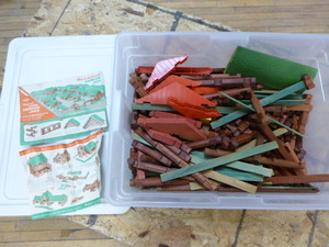 lot 90 image: Tote of Lincoln Logs