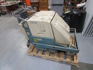 Tennant 24v Floor SweeperScrubber