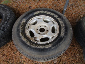 16 6 Hole Alum Pickup Wheel & Tire