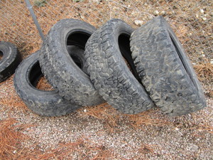 (4) LT 27555 R 20 Tires