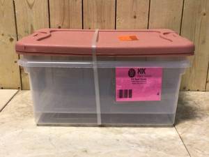 lot 4 image: 15 Qt. Storage Totes (Set of 2) by Sterilite Customer Returns See Pictures