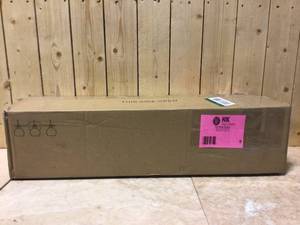 lot 9 image: 3-Light Bathroom Vanity Light open box in good condition