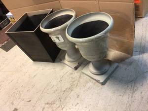 lot 49 image: Lot of Outdoor Planters Small Damaged on One Item Customer Returns see Pictues