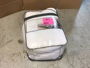 lot 59 image: Seersucker Comforter Customer Returns See Pictures