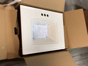 lot 72 image: Town Square S 4 in. Faucet Hole Pedestal Sink in White by American Standard Customer Returns See Pictures