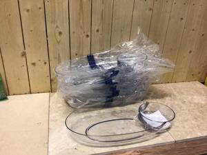 lot 82 image: Smart Home Acrylic Chip & Dip Services Customer Returns See Pictures