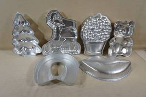 Wilton Cake Mold Pans - Big Bird, Lips, Bear, Horseshoe