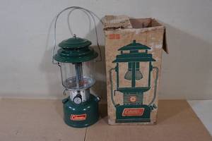Vintage Coleman Model 220F Lantern