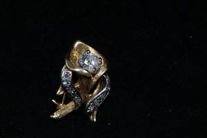 Vintage 18K Yellow Gold Cala Lily Pin - 34 Carat Center Diamond