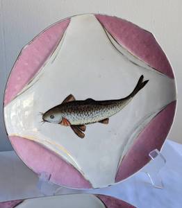 lot 7 image: Vintage Karlsbad H&Co Pink Fish Dish Set