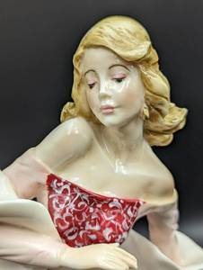 lot 20 image: Beautiful Painted Italian Marble Woman Figurine