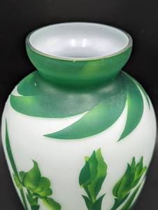 lot 43 image: Gorgeous Green Galle Cameo Glass Vase (Reproduction)