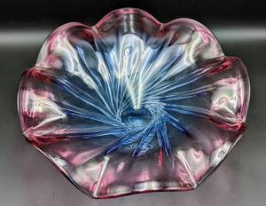 lot 45 image: Pink and Blue Swirled Art Glass Bowl