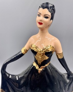 lot 202 image: Beautiful Lady Figurine