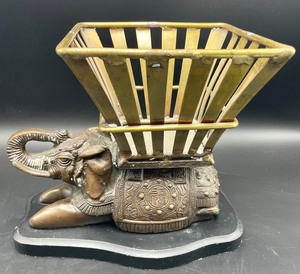lot 212 image: Metal and Brass Elephant Figurines