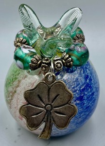 lot 259 image: Beautiful  Art Glass Grouping