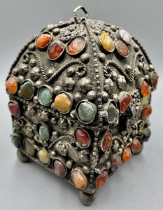 lot 246 image: Incredible Inlaid Stone Detailed Trinket Boxes