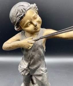lot 230 image: Remarkable Resin Sling Shot Statue from Thailand