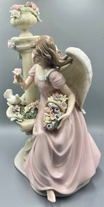 lot 221 image: Beautiful Angel Figurine Porcelain Statue