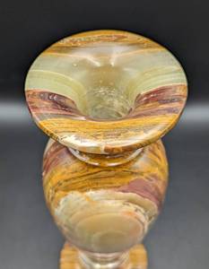 lot 61 image: Pretty OnyxStone Vase