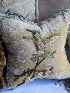lot 66 image: Decorative Accent Pillows