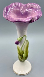 lot 270 image: Pretty Porcelain Grouping