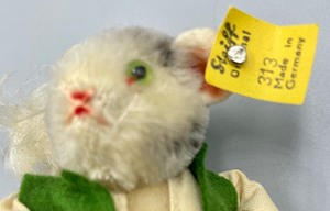lot 274 image: Lexie Steiff Squirrel from Germany