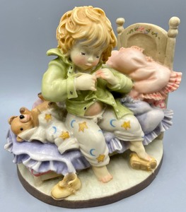 lot 309 image: Dolfi Figurines by Lisi Martin