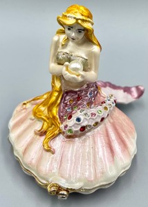 lot 381 image: 3 Fantastic Trinket Boxes