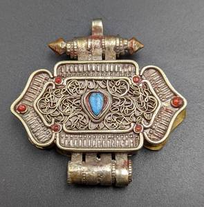 lot 326 image: Pair of Stone Inlaid Pill BoxPendants