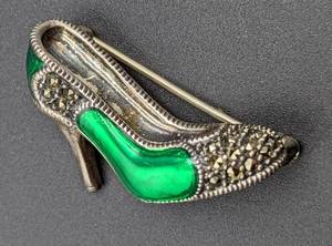 lot 329 image: Small Sterling Silver and Marcasite Shoe Pin