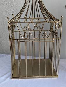 lot 351 image: Decorative Bird Houses