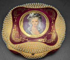 lot 361 image: Painted Porcelain Trinket Box