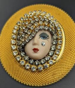 lot 328 image: Vintage Art Deco Brooch