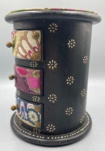 lot 200A image: Amazing and Artistic Jewelry Holder